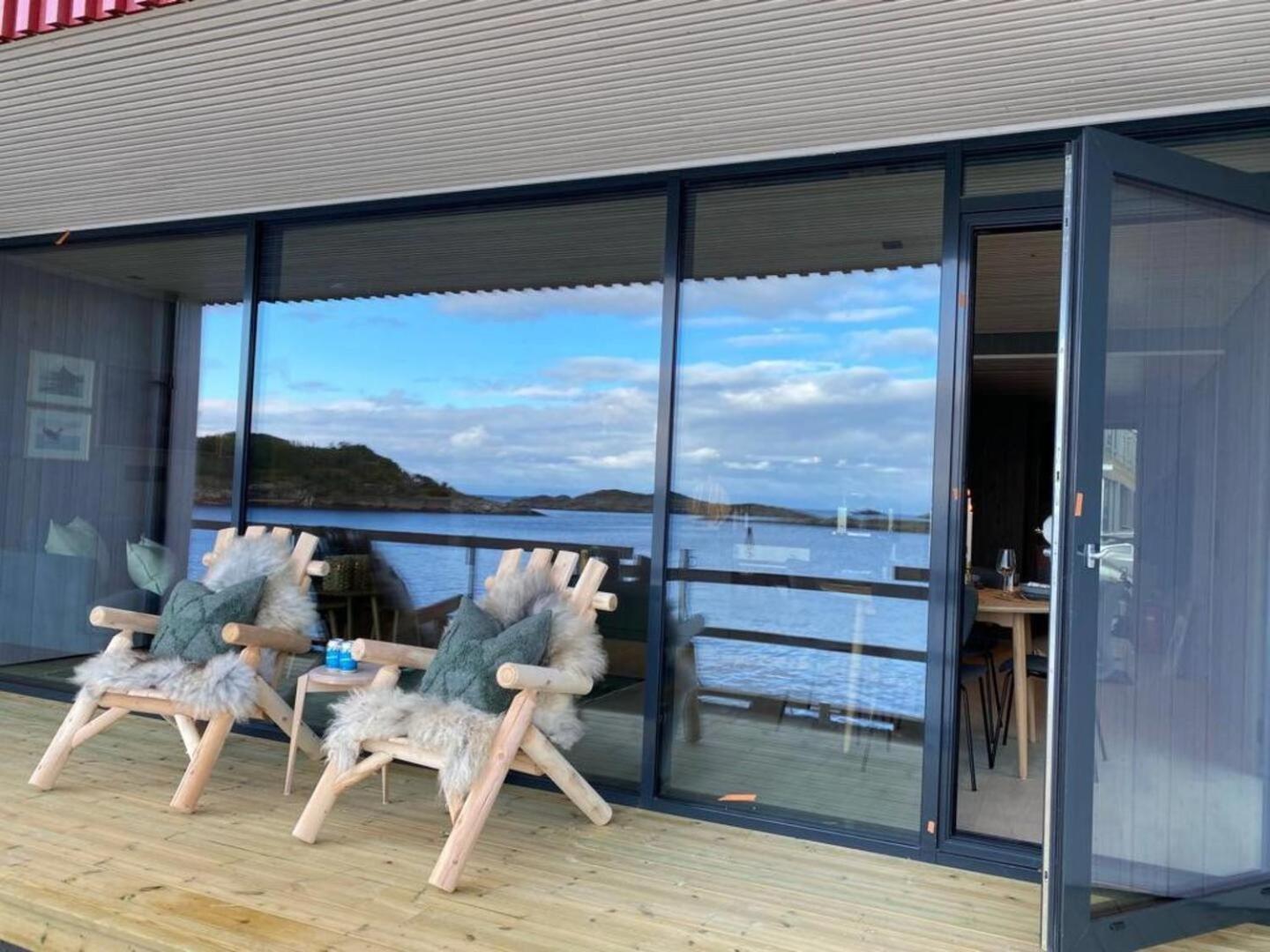 Waterfront Apartment With Panoramic Sea View 헤닝스베르 외부 사진